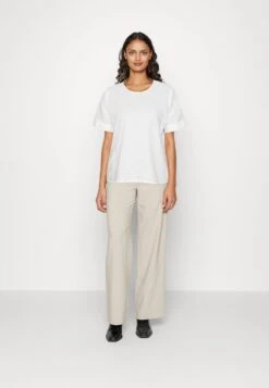 ESPRIT Bluse - Off-white 9 ESPRIT Bluse - Off-white -Esprit 0dad61f2e72141338ba8501833d6feb6