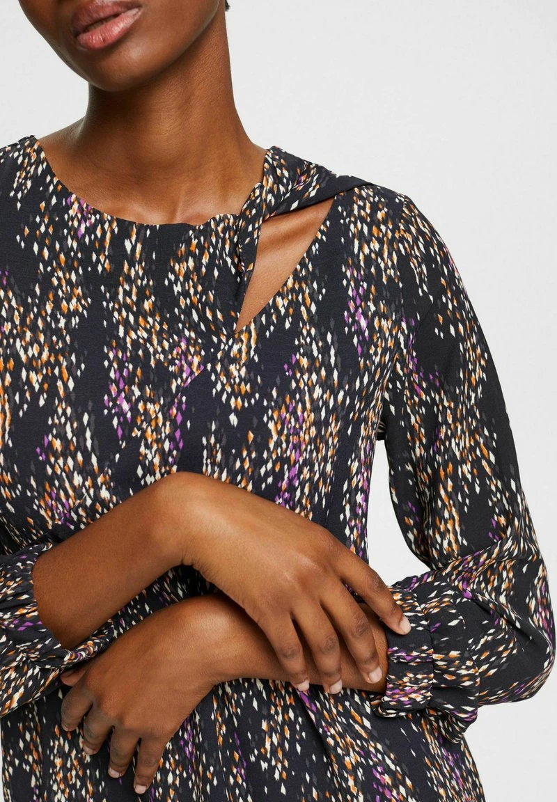 ESPRIT MIT MUSTER UND CUTOUT - Freizeitkleid - Black 6 ESPRIT MIT MUSTER UND CUTOUT - Freizeitkleid - Black – Bild 4