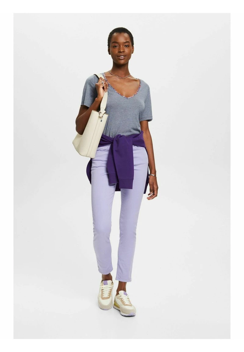 ESPRIT MIT GEBLÜMTEM V AUSSCHNITT - T-Shirt Print - Navy 4 ESPRIT MIT GEBLÜMTEM V AUSSCHNITT - T-Shirt Print - Navy – Bild 2