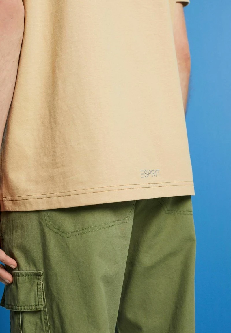 ESPRIT MIT DELFINPRINT - T-Shirt Basic - Sand 7 ESPRIT MIT DELFINPRINT - T-Shirt Basic - Sand – Bild 5