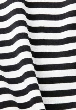 Edc By Esprit MIT KAPPENARMELN - T-Shirt Print - Black 13 Edc By Esprit MIT KAPPENARMELN - T-Shirt Print - Black -Esprit 6d2dac74142942f0afd54cd50af8ae1a