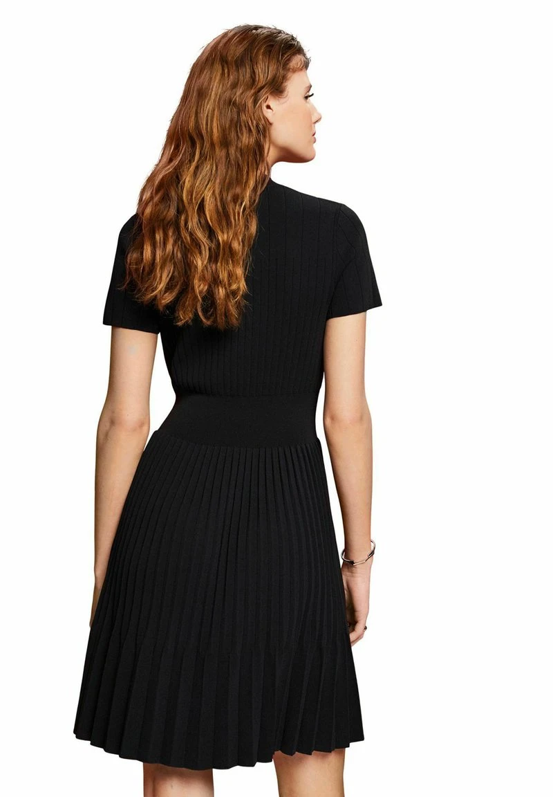 ESPRIT MIT PLISSEEFALTEN UND STEHKRAGEN - Strickkleid - Black 4 ESPRIT MIT PLISSEEFALTEN UND STEHKRAGEN - Strickkleid - Black – Bild 2