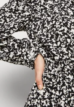 ESPRIT TIE - Freizeitkleid - Ice 13 ESPRIT TIE - Freizeitkleid - Ice -Esprit 7603aa119c8c4acd926d0281919bd3dc