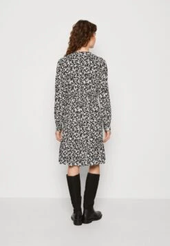 ESPRIT TIE - Freizeitkleid - Ice 10 ESPRIT TIE - Freizeitkleid - Ice -Esprit a734287459d94b0dbf78fe94cf5c8842