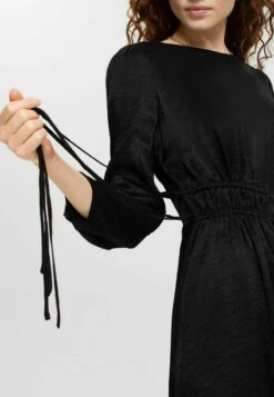 ESPRIT MIT ASYMMETRISCHEM SAUM - Freizeitkleid - Black -Esprit a78e6dcb78264ca5b66d046e3d290be9