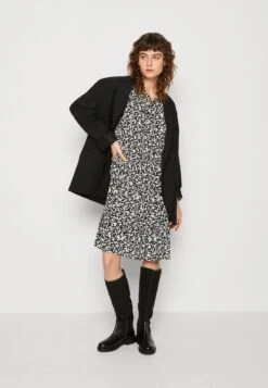 ESPRIT TIE - Freizeitkleid - Ice 9 ESPRIT TIE - Freizeitkleid - Ice -Esprit d1d84b48d1b943d0b8242c16bd219e44