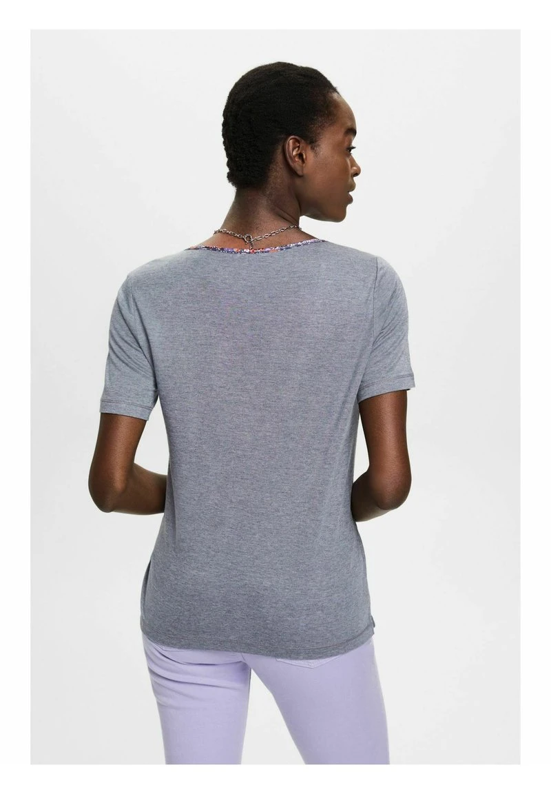 ESPRIT MIT GEBLÜMTEM V AUSSCHNITT - T-Shirt Print - Navy 5 ESPRIT MIT GEBLÜMTEM V AUSSCHNITT - T-Shirt Print - Navy – Bild 3