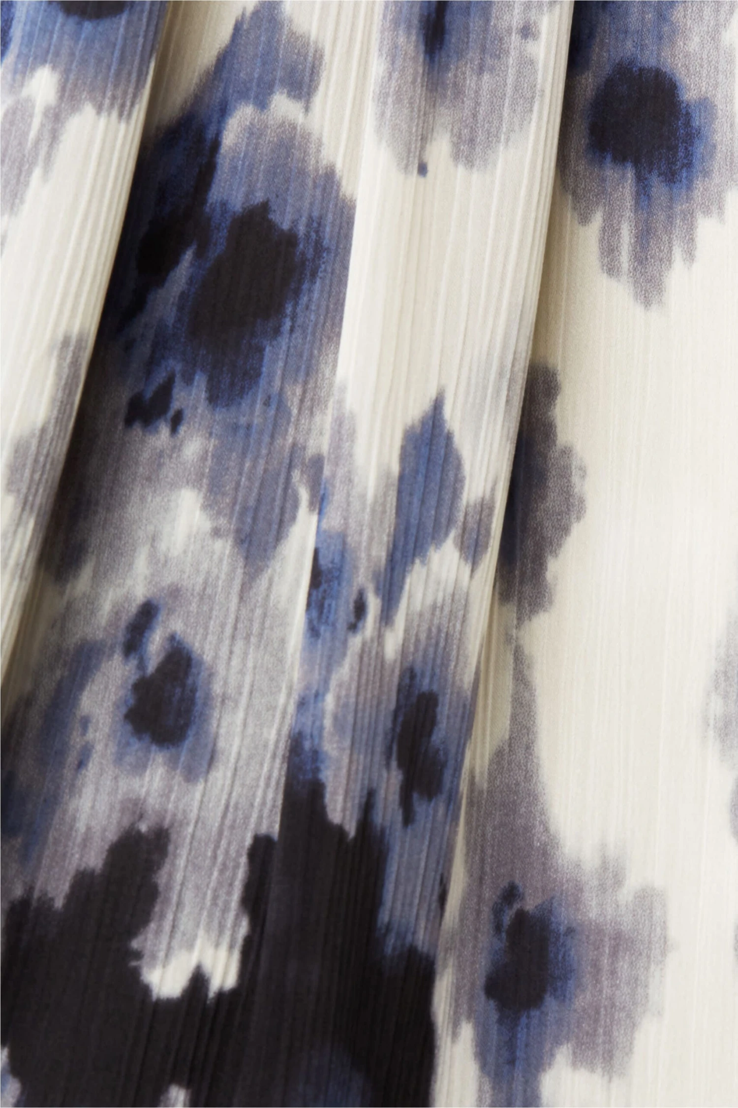 ESPRIT Minikleid Mit Floralem Print In Crinkle-Optik Black 6 ESPRIT Minikleid Mit Floralem Print In Crinkle-Optik Black – Bild 4