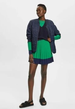 ESPRIT MIT RUNDHALS - Strickkleid - Emerald Green 9 ESPRIT MIT RUNDHALS - Strickkleid - Emerald Green -Esprit f8b3ad3b0f794bd7a37d4a5902a2c53a